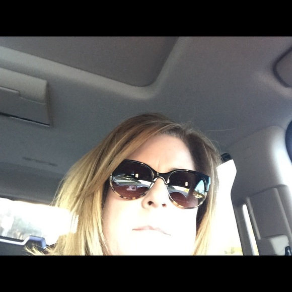 Meet your Posher, Shelly - Picture 1 of 1